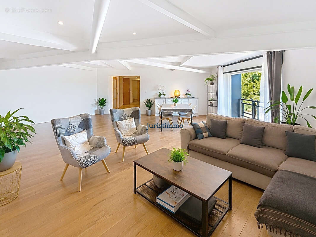 Appartement à CAMARET-SUR-AIGUES