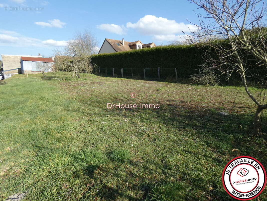 Terrain à MARIGNE-LAILLE