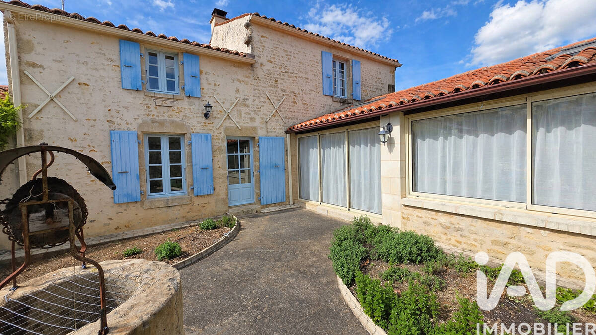 Photo 1 - Maison à SAINT-HILAIRE-DES-LOGES