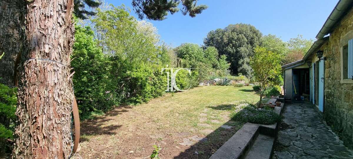 Maison à SAINT-PIERRE-SAINT-JEAN