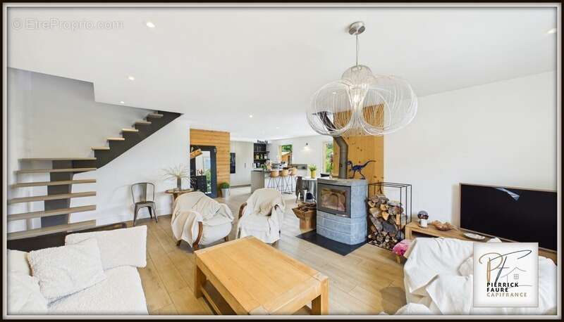 Briançon – Élégante maison familiale de 171.8m², jardin et garage - photo 4