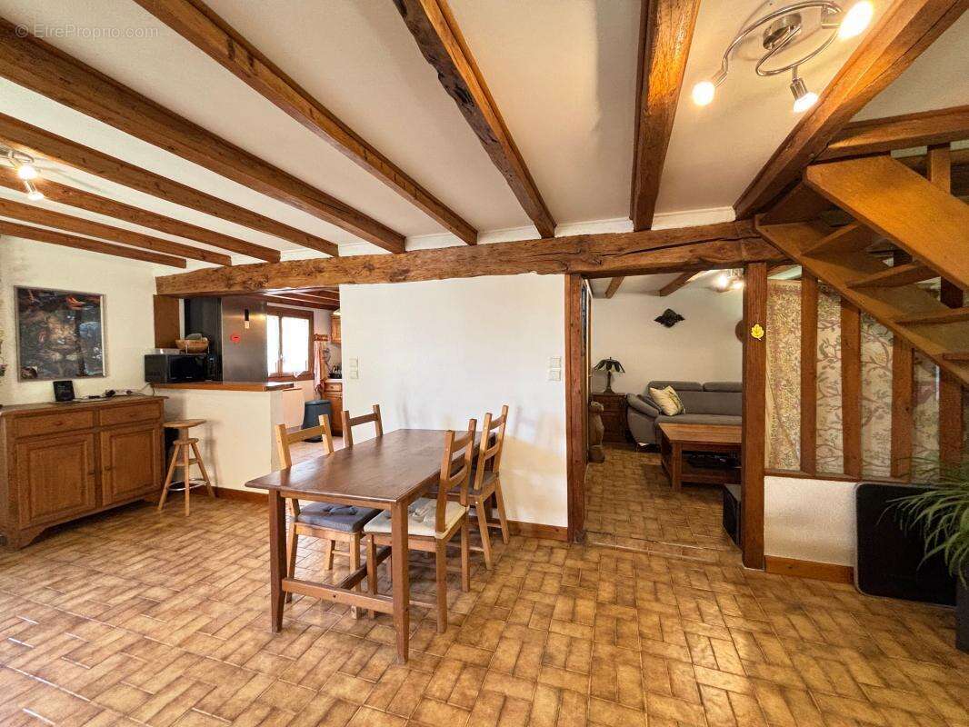 Maison à ENTRE-DEUX-GUIERS