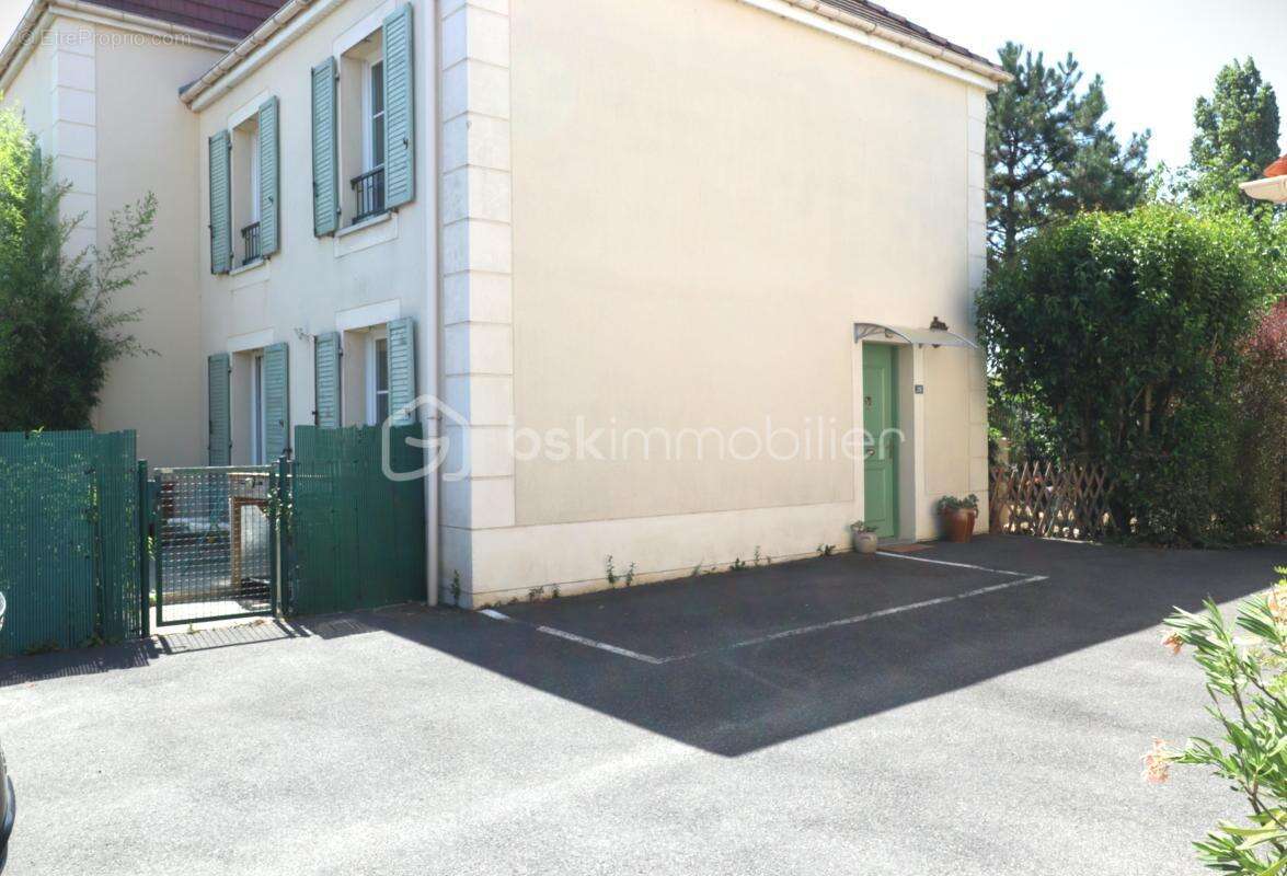 Agréable maison lumineuse (4 pièces avec 3 chambres ) garage et 2 places de stationnement - photo 3