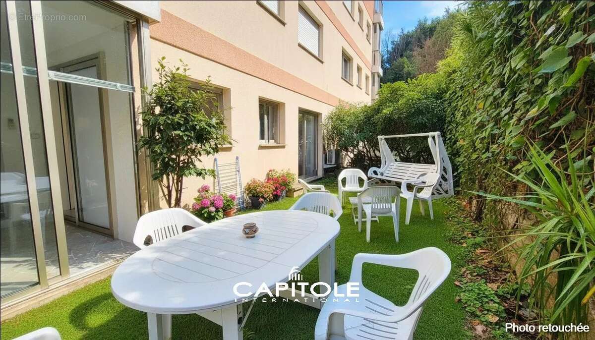 Antibes, à 5 mn à pied du centre, 4P rdj avec vue dégagée mer, résidence avec piscine et tennis, cave et garage. - photo 7