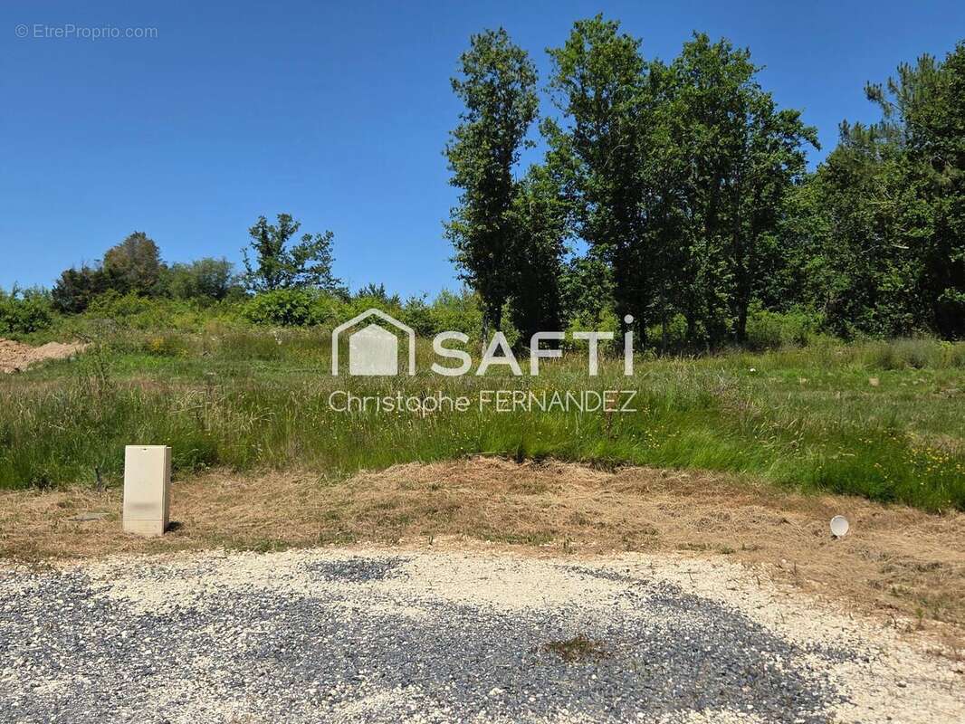 Terrain 586 m² à Boisredon  - photo 4