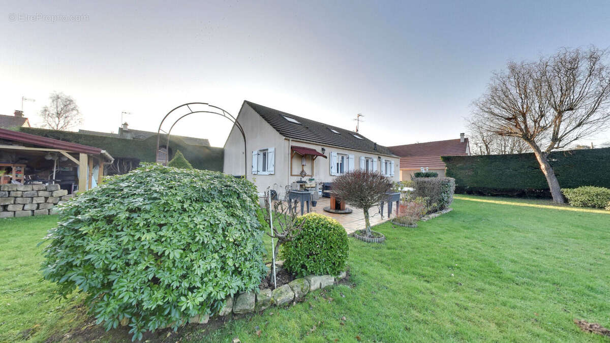 Maison à LUMIGNY-NESLES-ORMEAUX