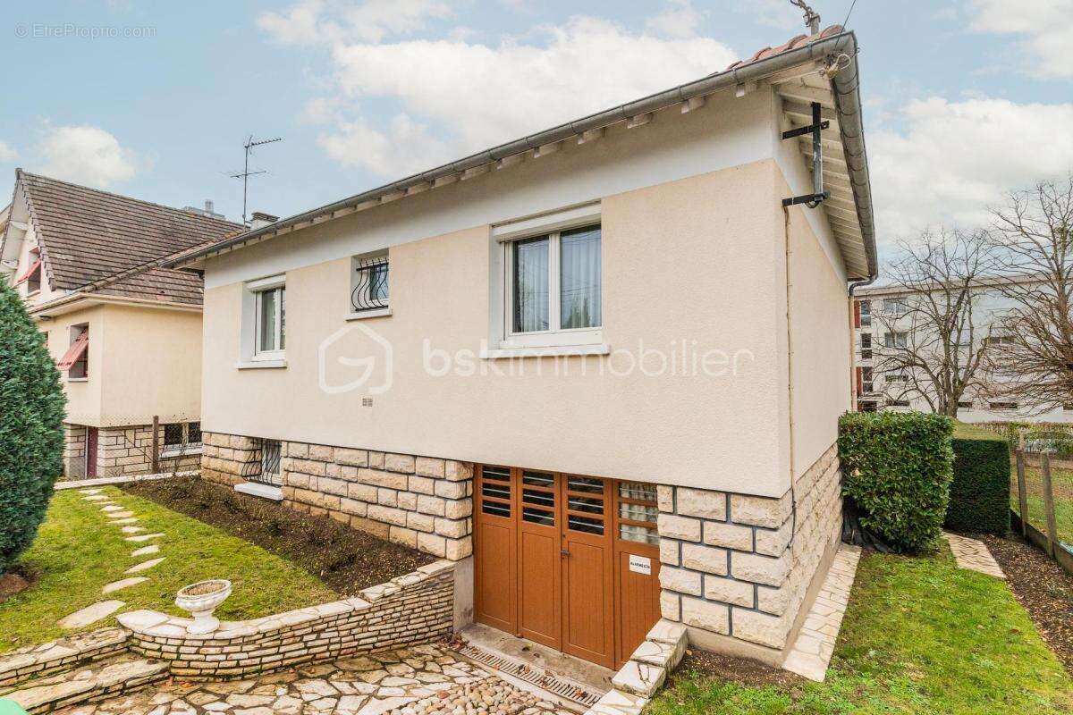 Maison à SAINT-MICHEL-SUR-ORGE