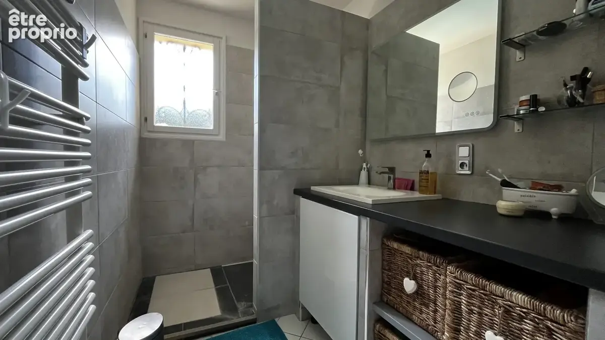 Maison de plain-pied avec piscine dans un environnement calme - photo 8