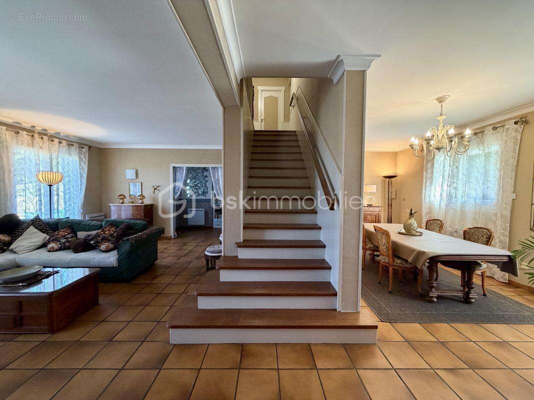 Maison familiale de 170 m² avec piscine, sous-sol complet et terrain arboré de 2 570 m² - 87220 Eyjeaux - photo 5