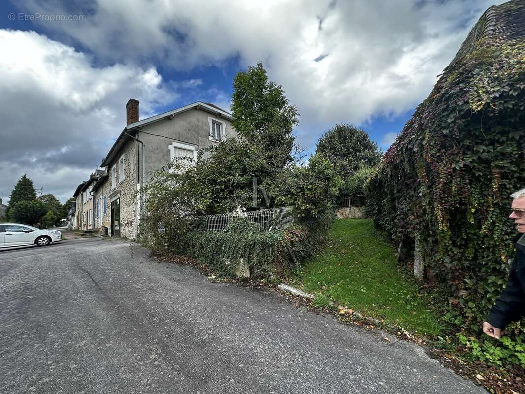 Maison à SAINT-GERMAIN-LES-BELLES