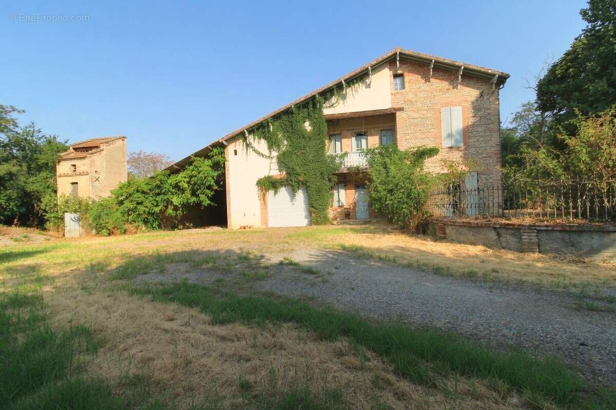 Maison 261 m² à Savenes  - photo 3