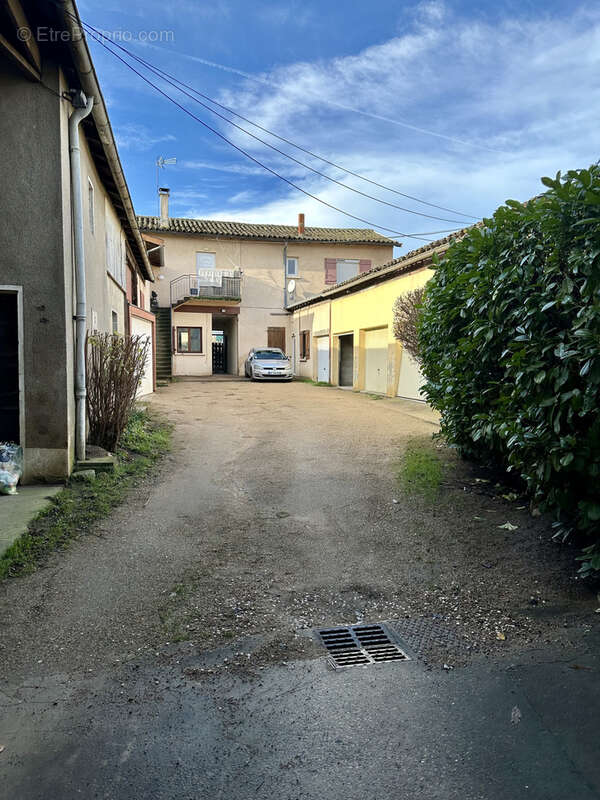 Appartement à SAINT-GEORGES-DE-RENEINS