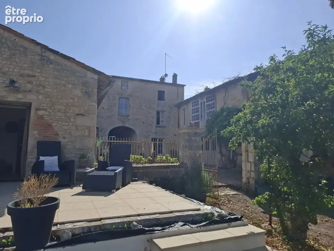 Fabuleuse maison de ville avec potentiel commercial proche de toutes les commodités - photo 10