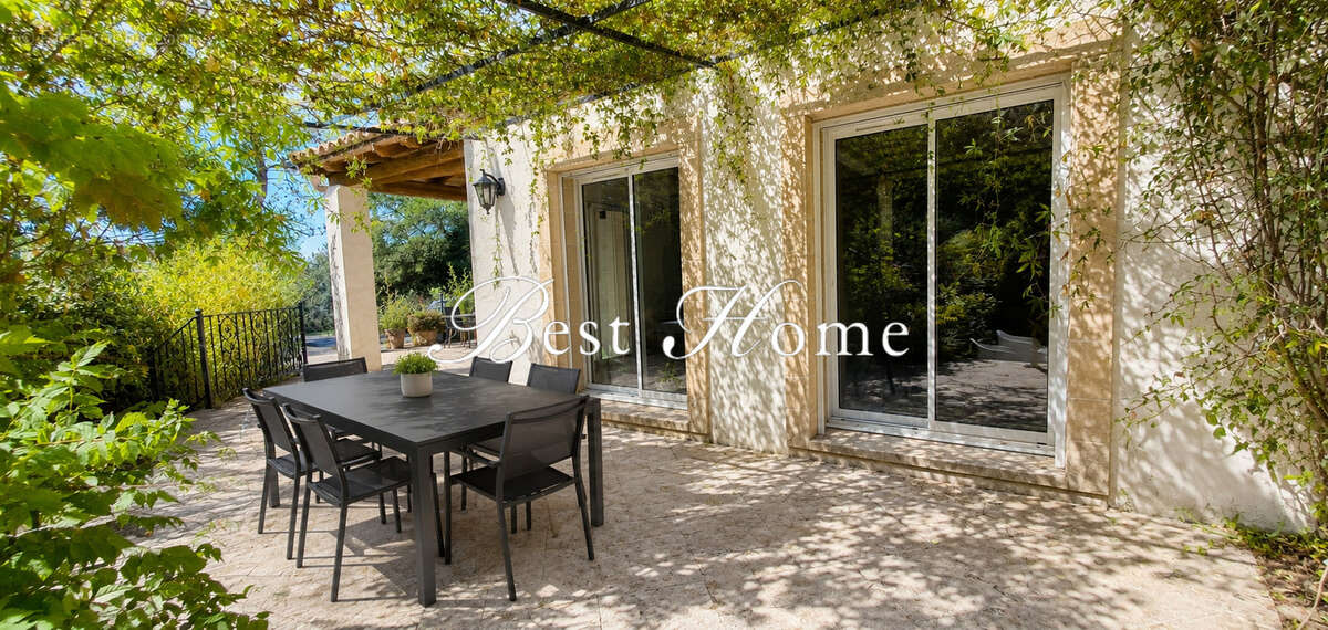 A vendre Collines Nord de Nîmes  Magnifique maison type 5 sur 3000 m2 de terrain avec garage de 56 m2 piscine - photo 3