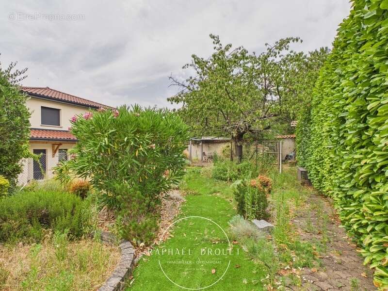 SAINT-CLAIR-DU-RHÔNE – Grande maison familiale de caractère avec 165 m² habitables - photo 3