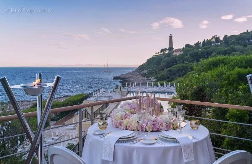 Commerce à SAINT-LAURENT-DU-VAR