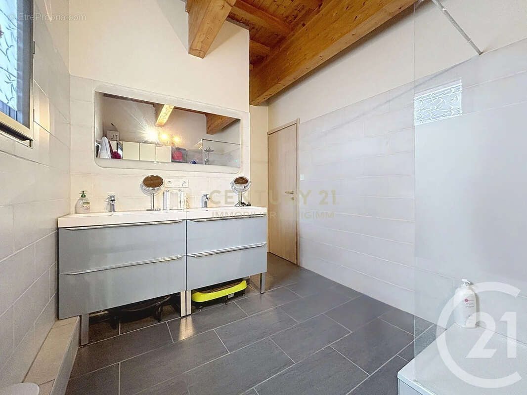 Appartement à BOURGOIN-JALLIEU