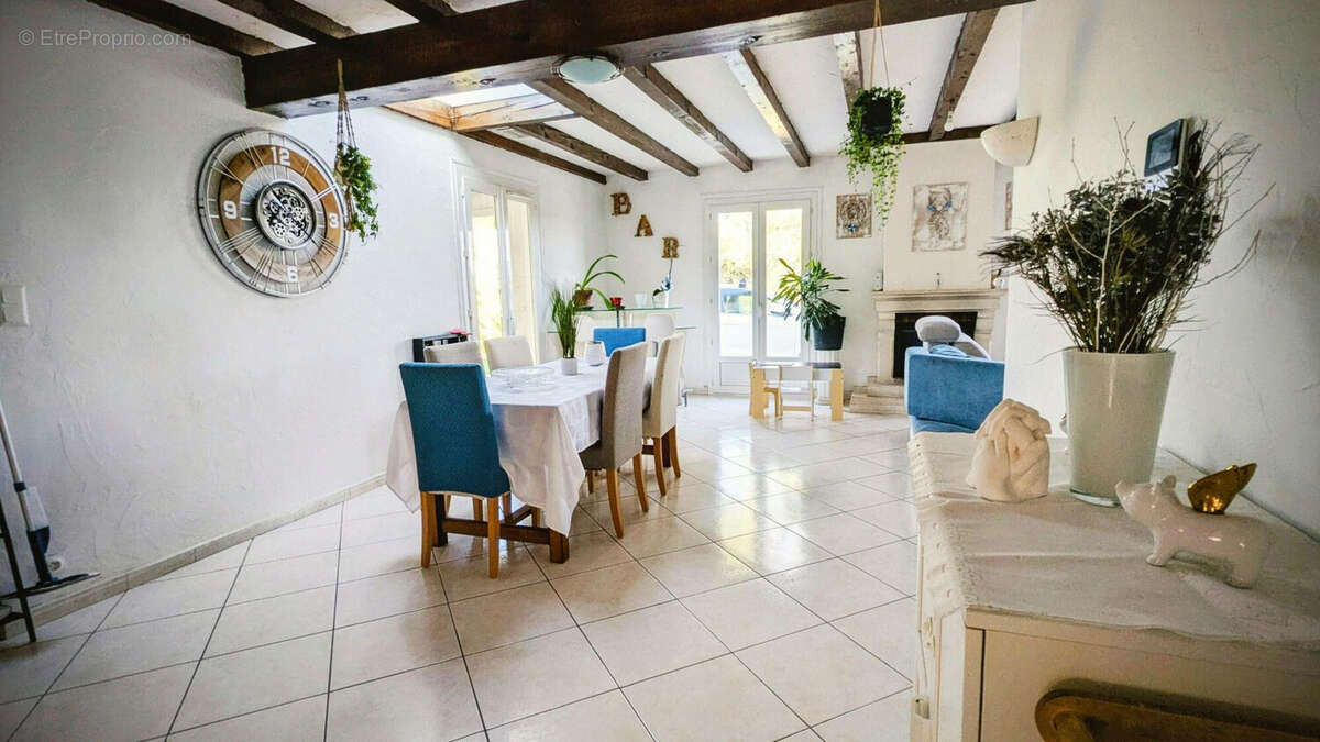 salle à manger - Maison à SAINT-PIERRE-DE-CLAIRAC