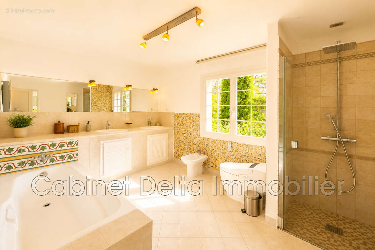 Maison à LE CASTELLET