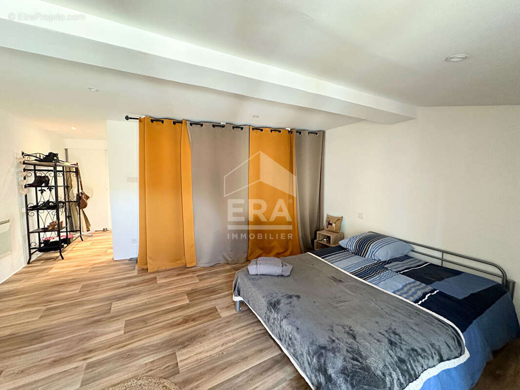 Maison à SAINT-LAURENT-DE-LA-SALANQUE