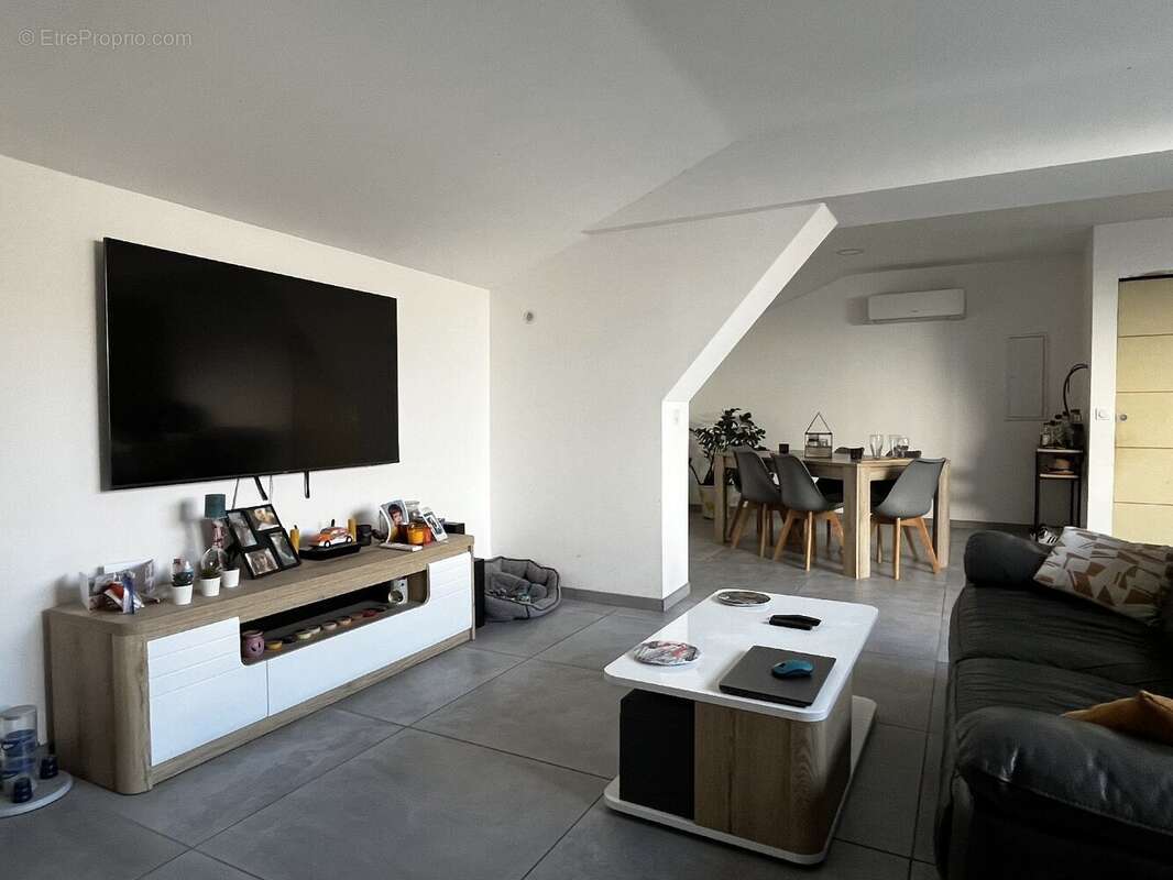 Maison à NISSAN-LEZ-ENSERUNE