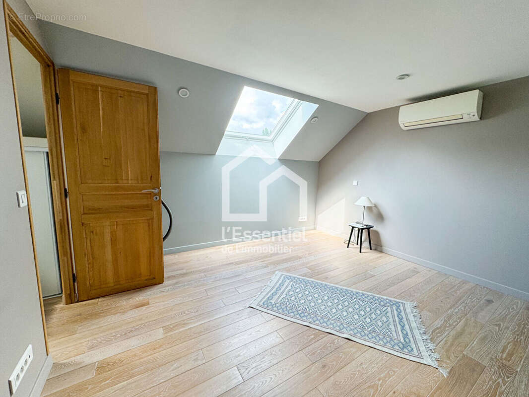 Maison à VERNEUIL-SUR-SEINE