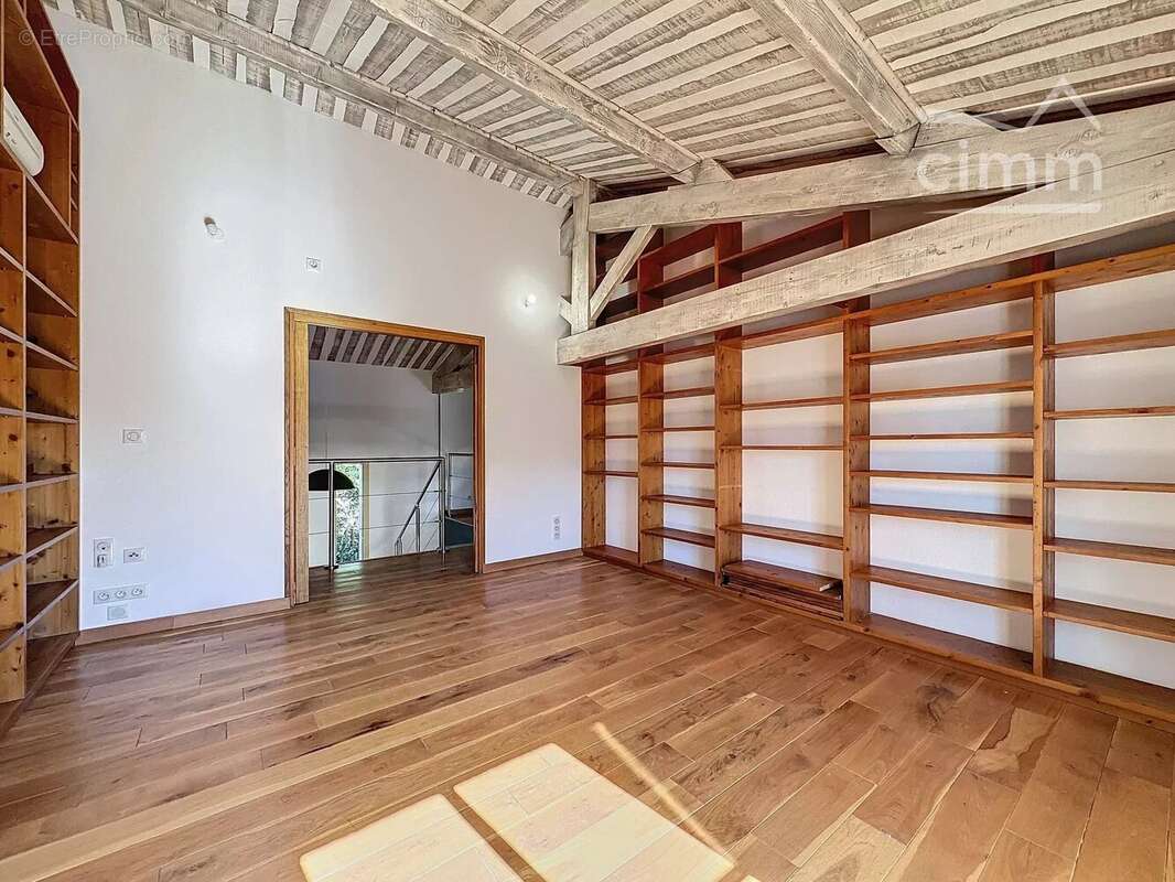 Maison à L&#039;ISLE-SUR-LA-SORGUE