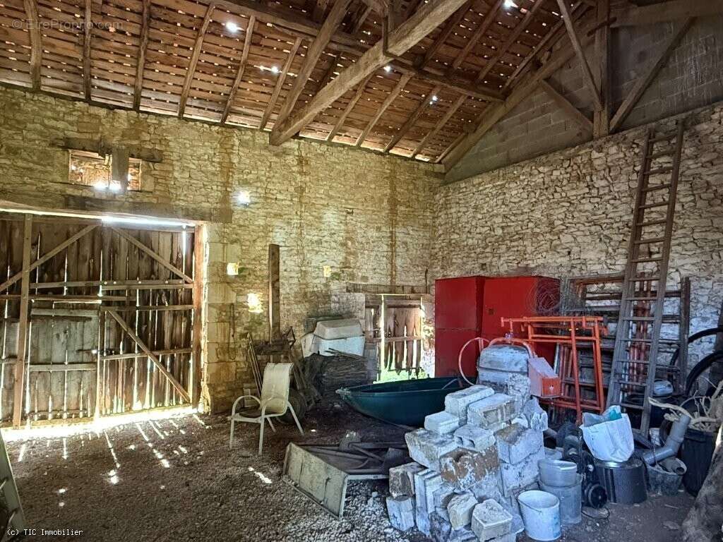 Maison à CHAMPAGNE-MOUTON