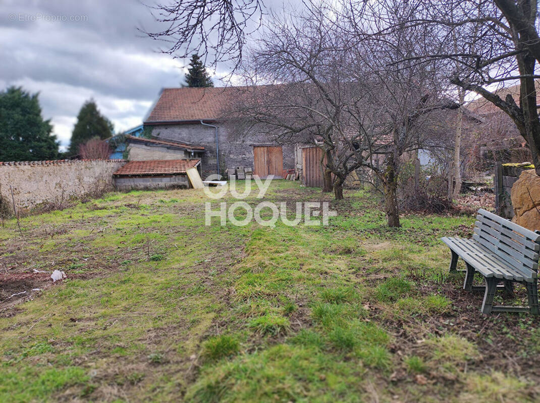 Commerce à SAINTE-AGATHE-LA-BOUTERESSE