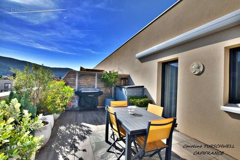 Appartement à SOLLIES-PONT