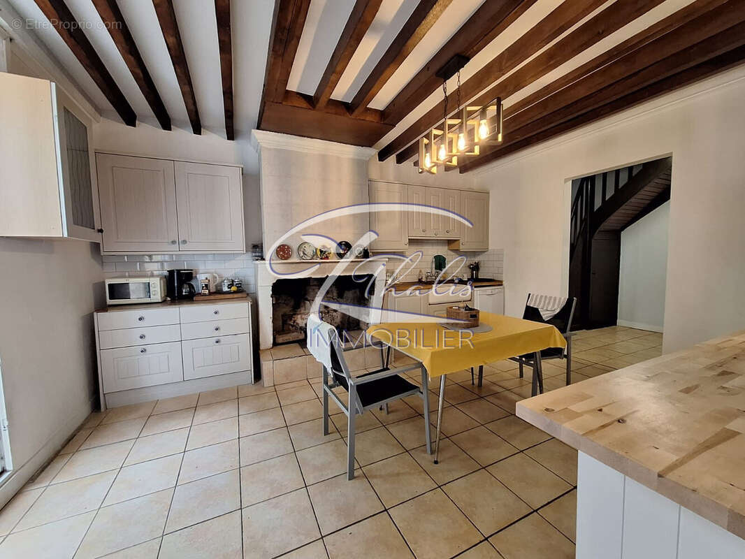 Maison 140 m² à Bourg  - photo 3
