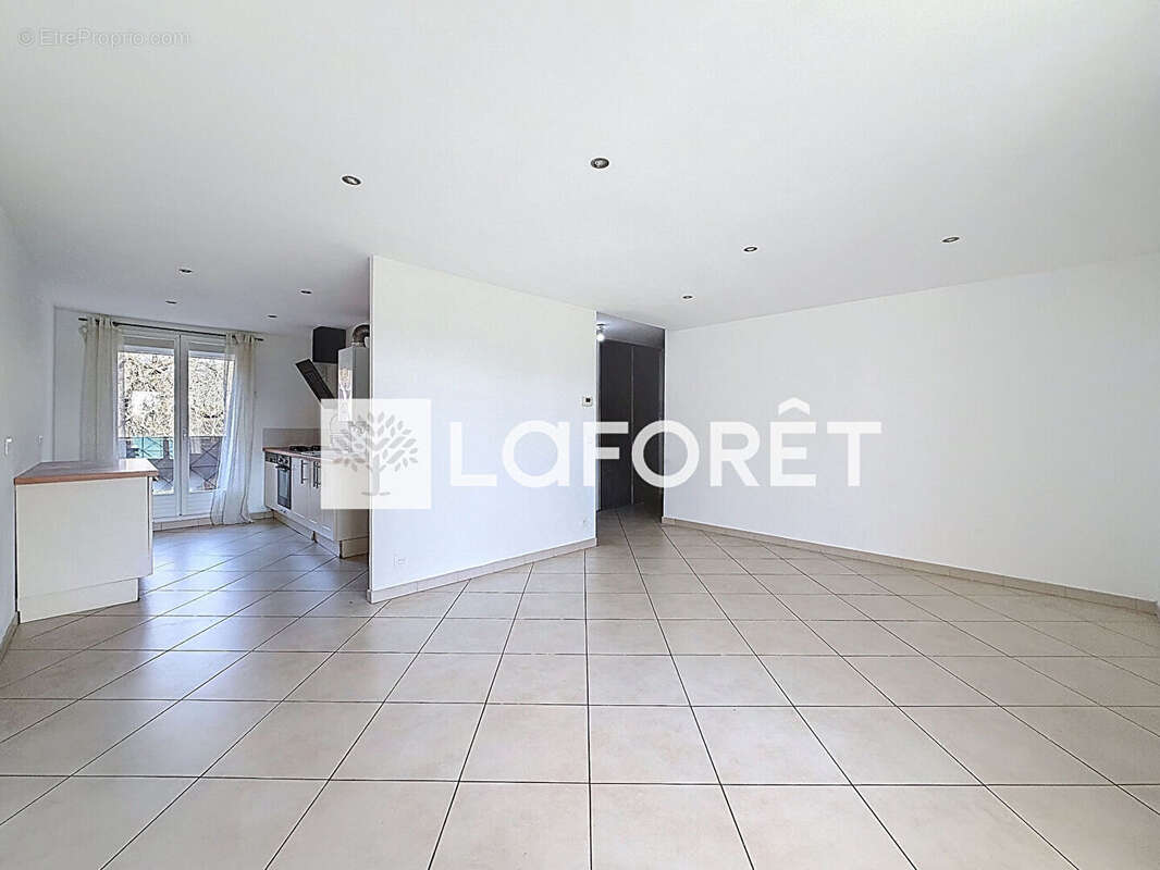 Appartement à MOISSY-CRAMAYEL