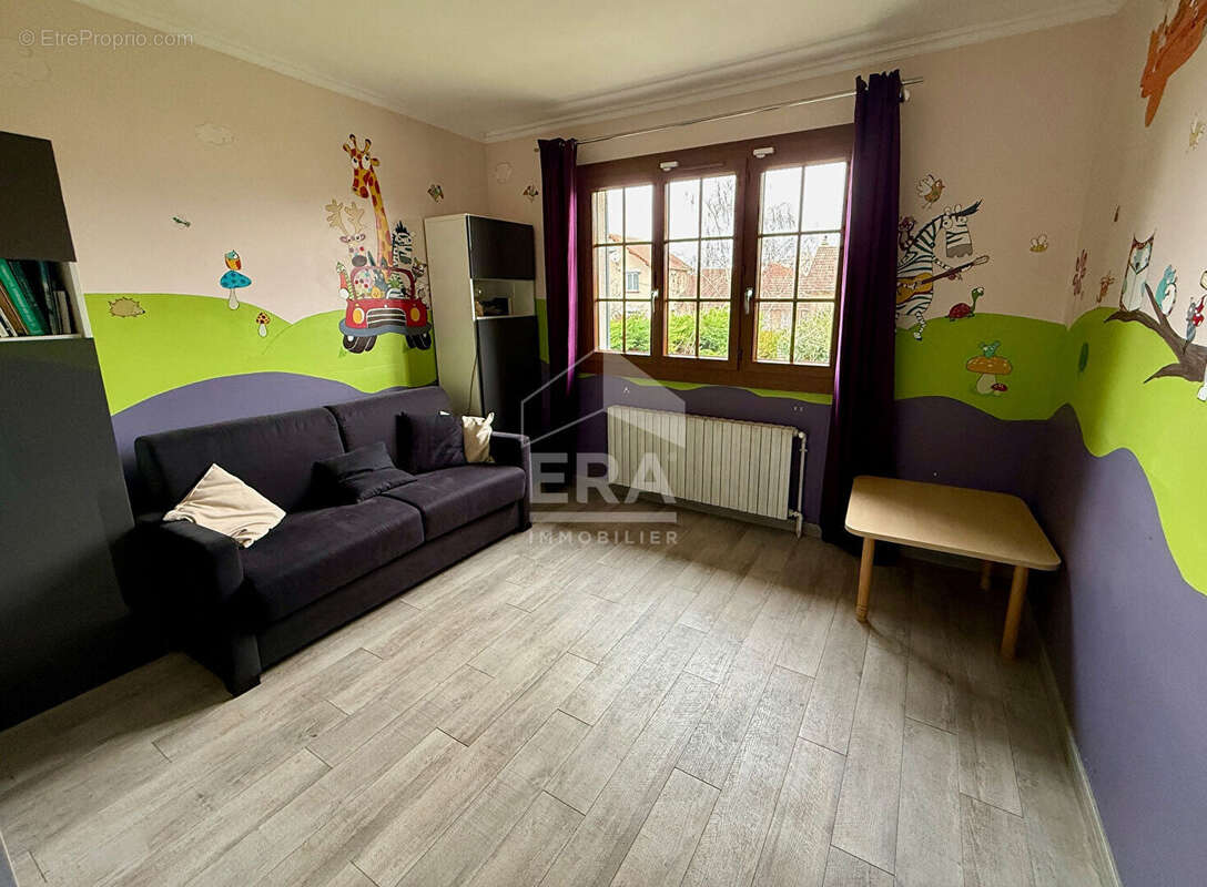 Maison à LES CLAYES-SOUS-BOIS