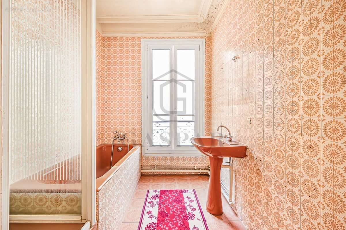 Appartement à PARIS-8E