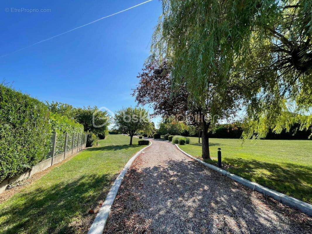 Maison à BRIARRES-SUR-ESSONNE