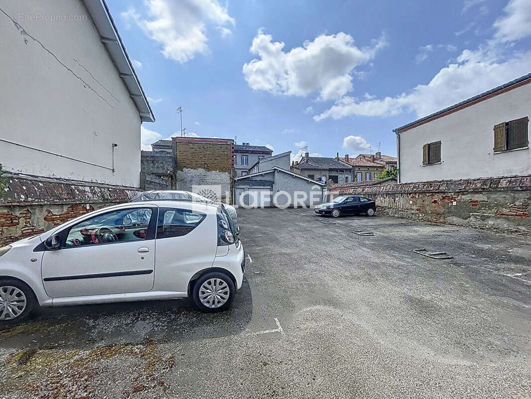 Garages & places de parking Castelsarrasin Centre-ville - 434 m² de terrain - photo 2