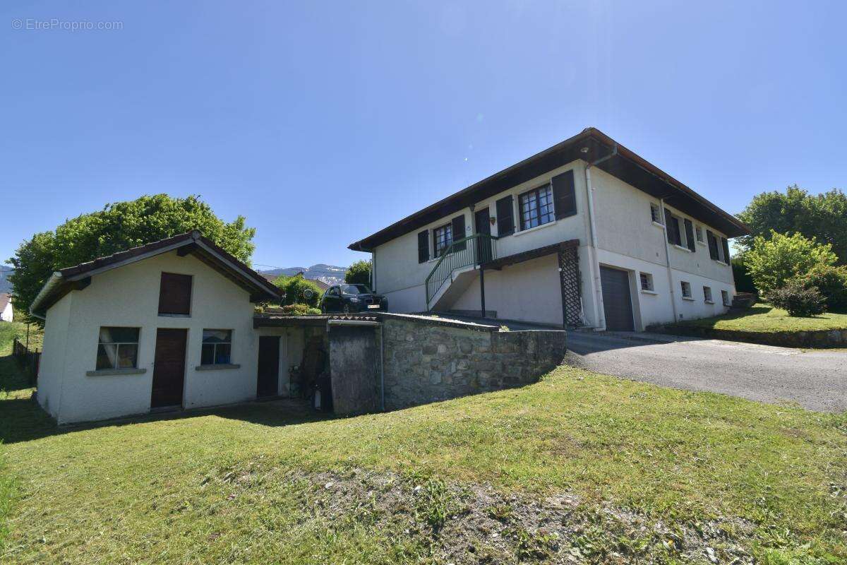 Maison à LA ROCHE-SUR-FORON