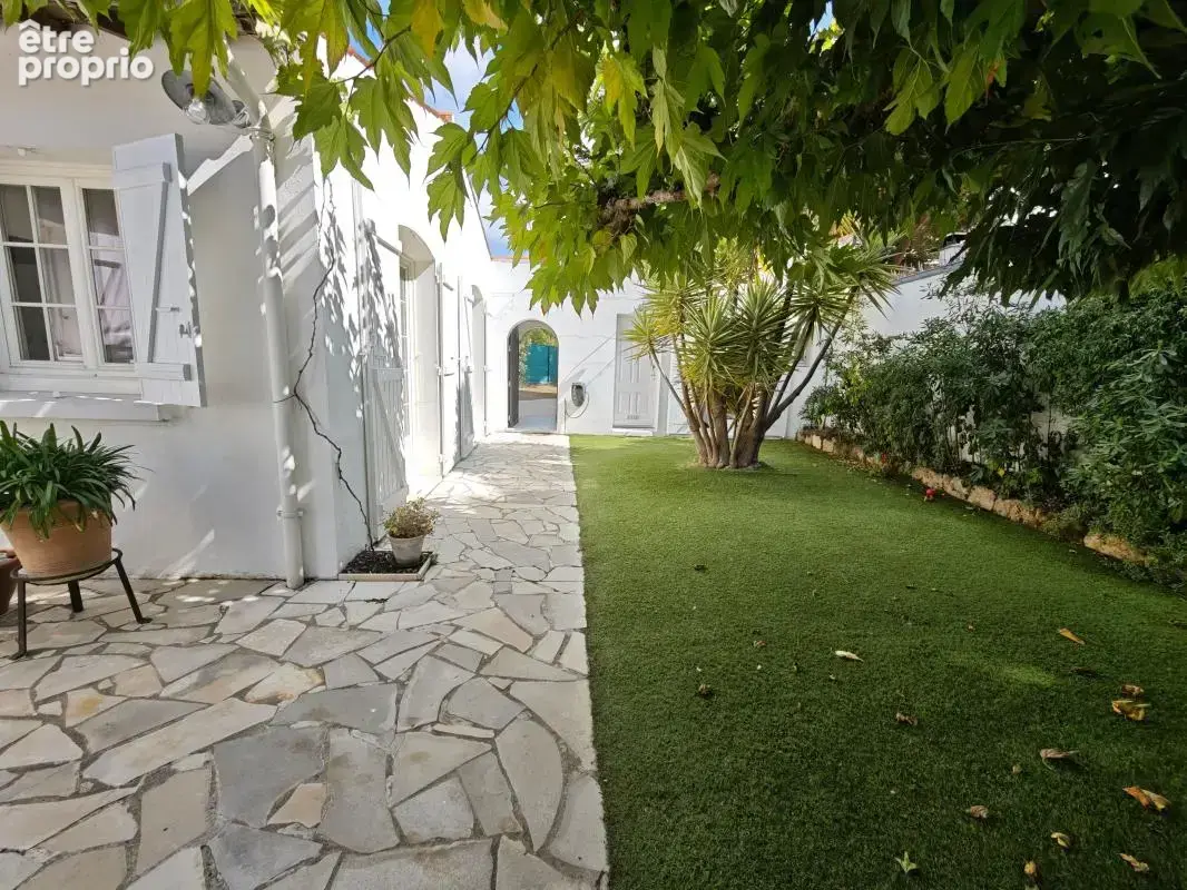 Maison À Vendre les Portes en Ré entre plages, golf et forêt - photo 2