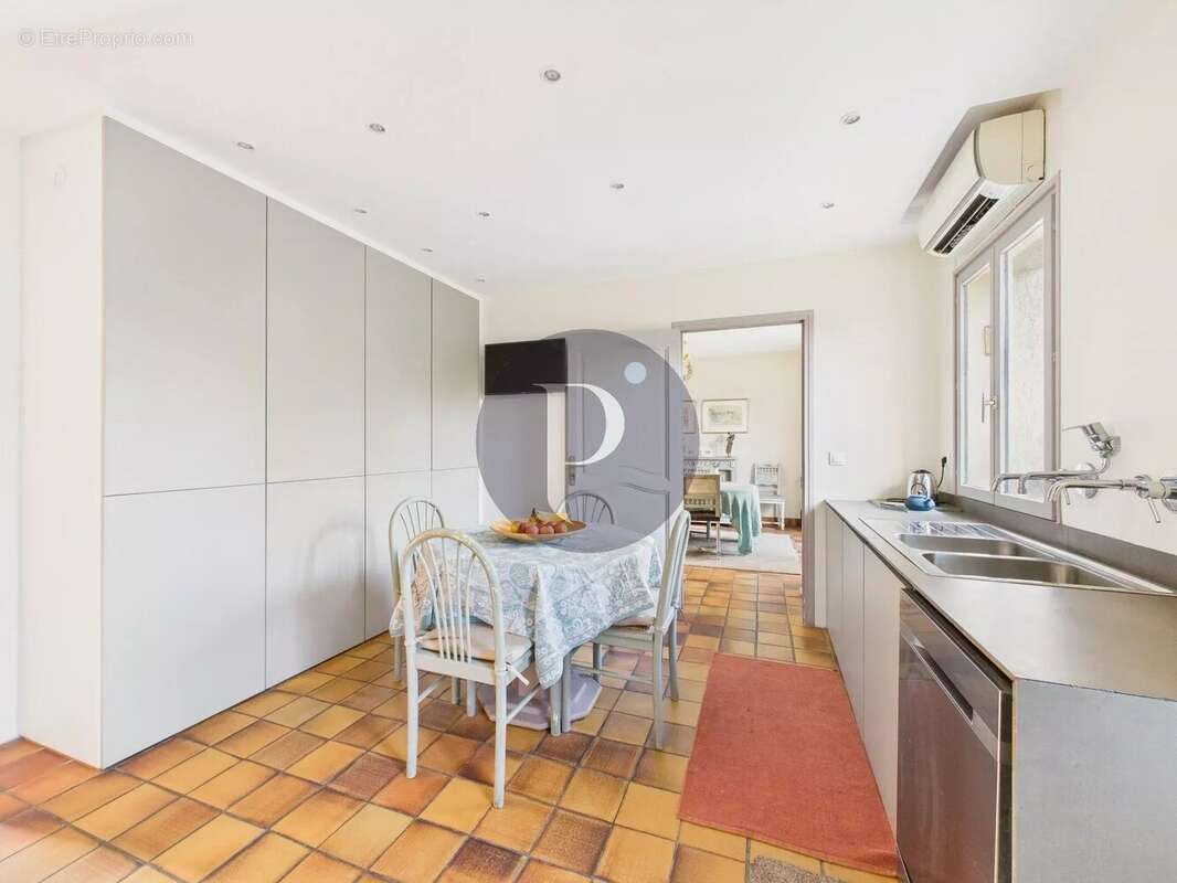 Maison à VERRIERES-LE-BUISSON