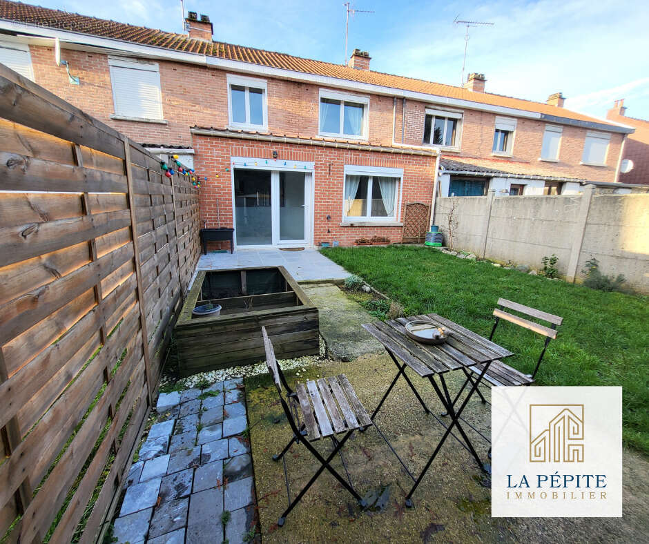 Maison à AULNOYE-AYMERIES