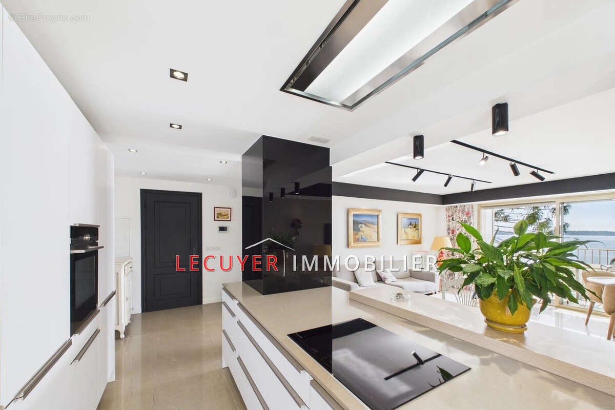 Appartement à VALLAURIS