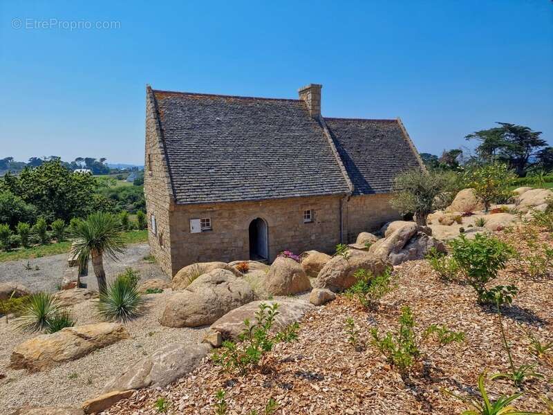 Maison à PLOUGRESCANT