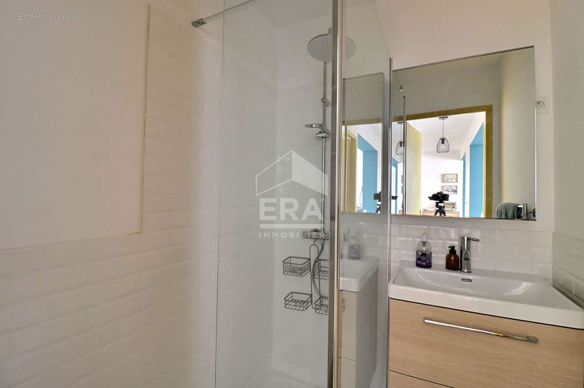 Appartement à MARSEILLE-4E