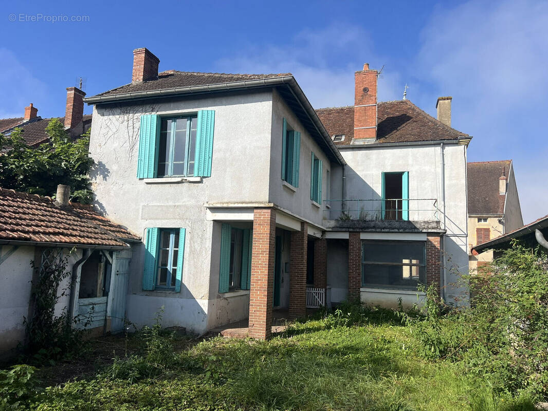 Photo 1 - Maison à GENELARD