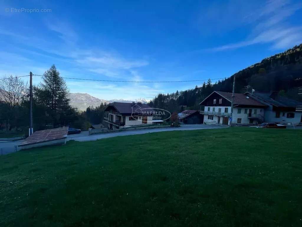Terrain constructible à brizon 74130 - photo 2