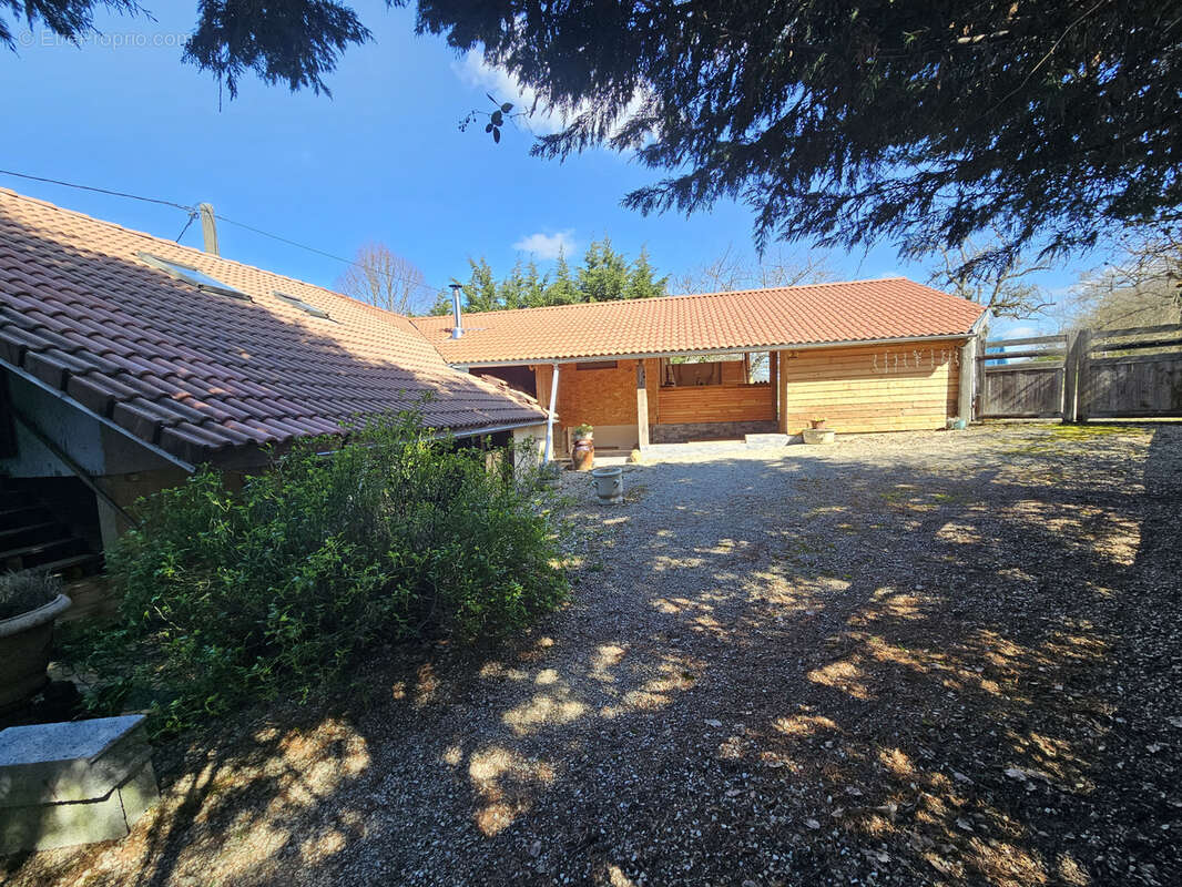 Maison à MONTFALCON