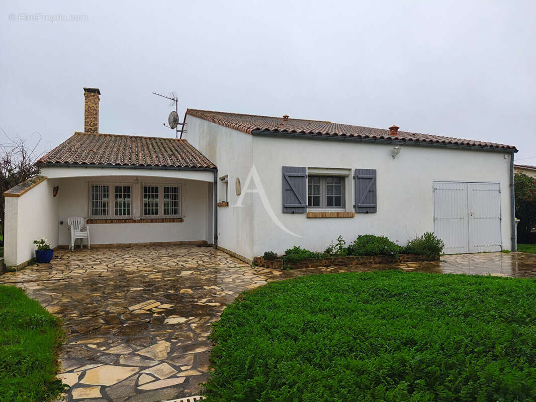 Maison à PORT-DES-BARQUES