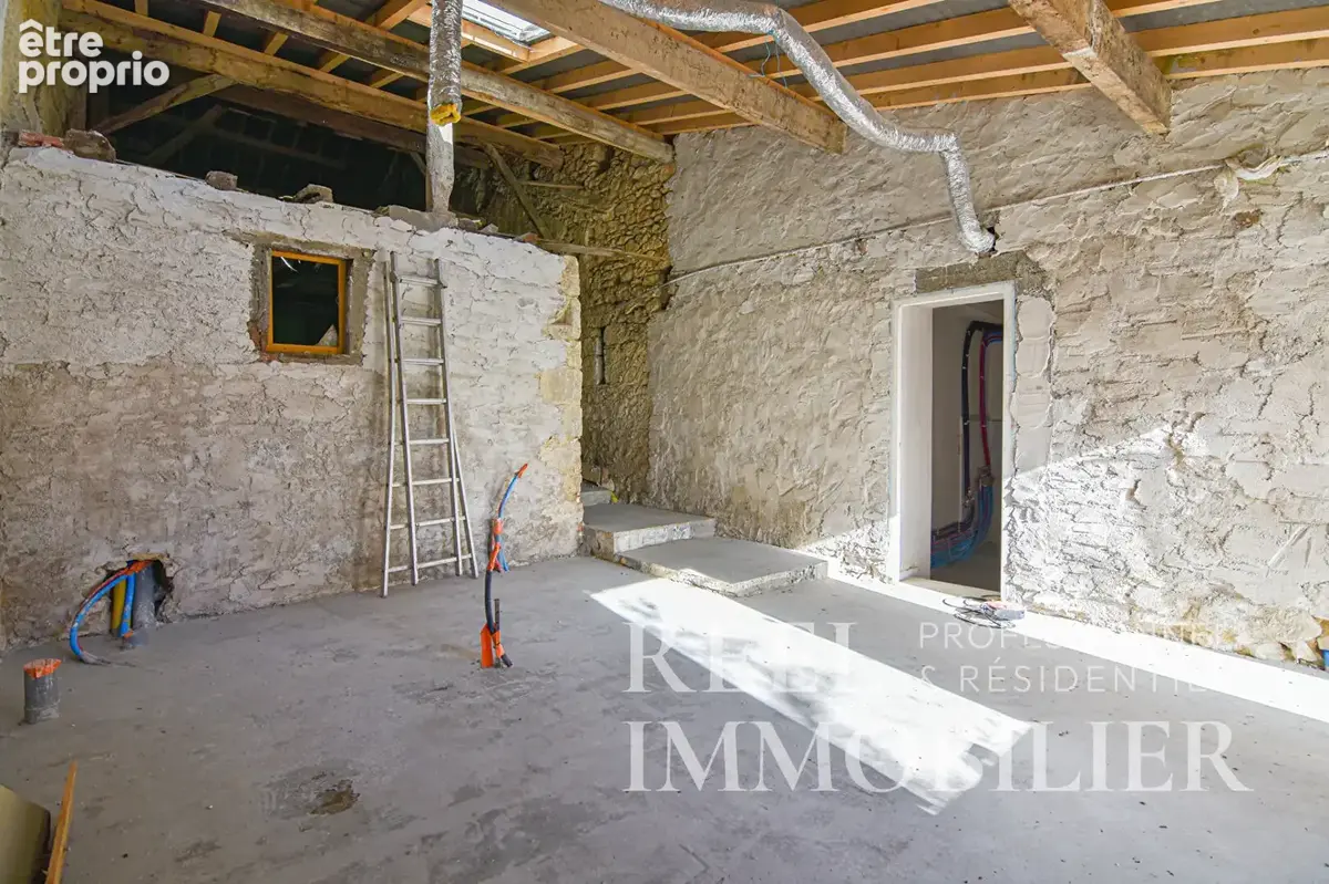 Maison de village en pierre à rénover avec cour et jardin - photo 4