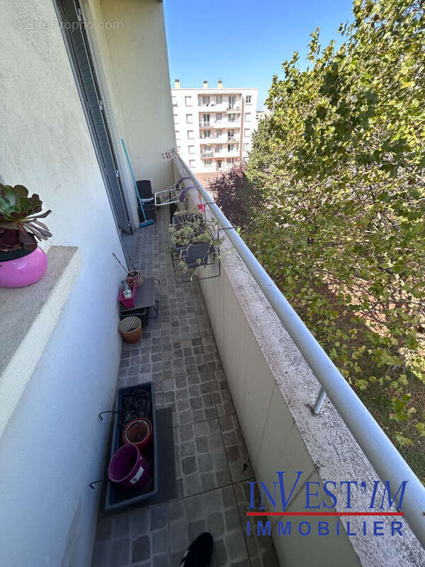 Appartement à PIERRE-BENITE