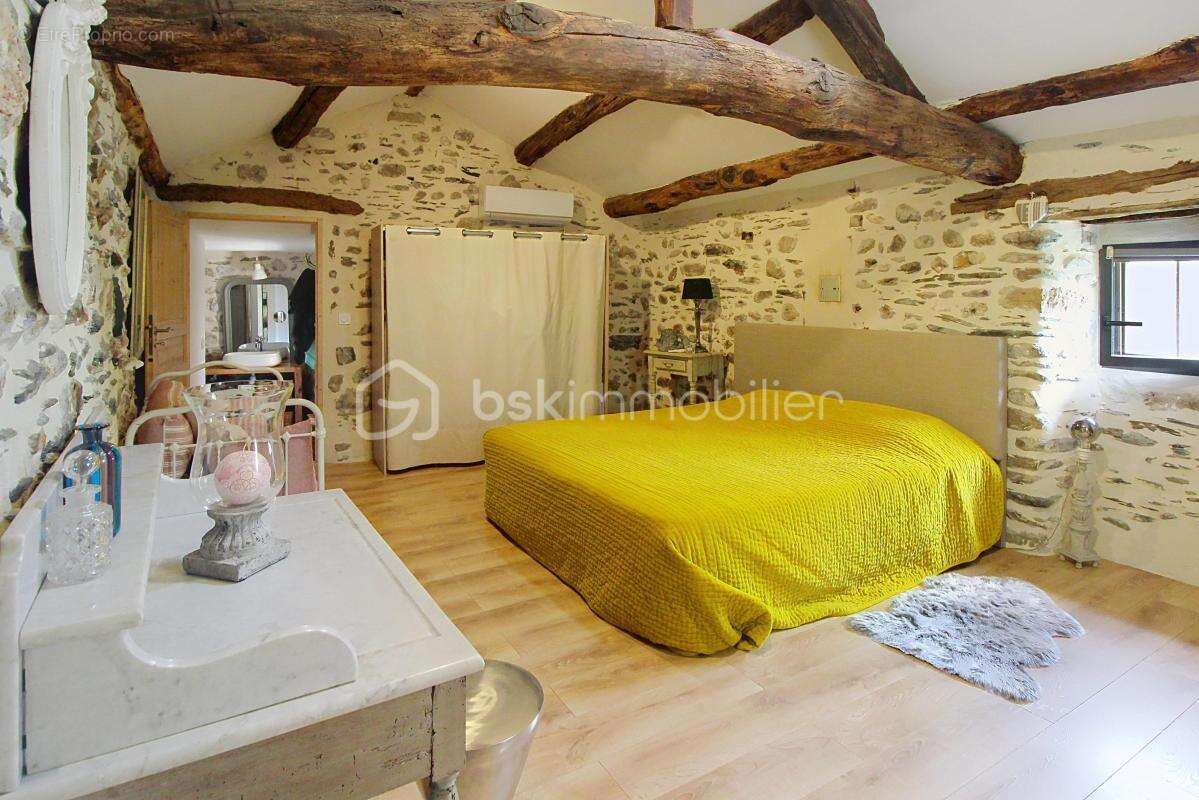 Maison à SAINT-JEAN-DU-BRUEL